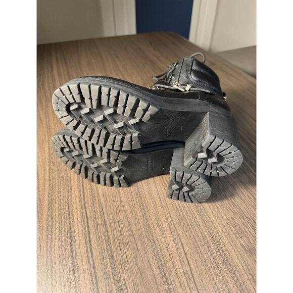 Guess combat boots with gold accents, zip on the sides size 7.5 - Picture 7 of 9